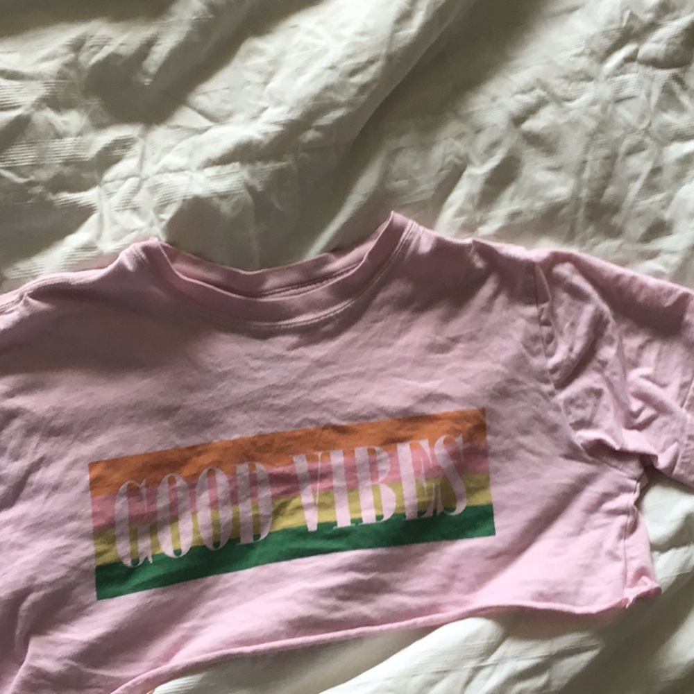 Good vibes cropped t